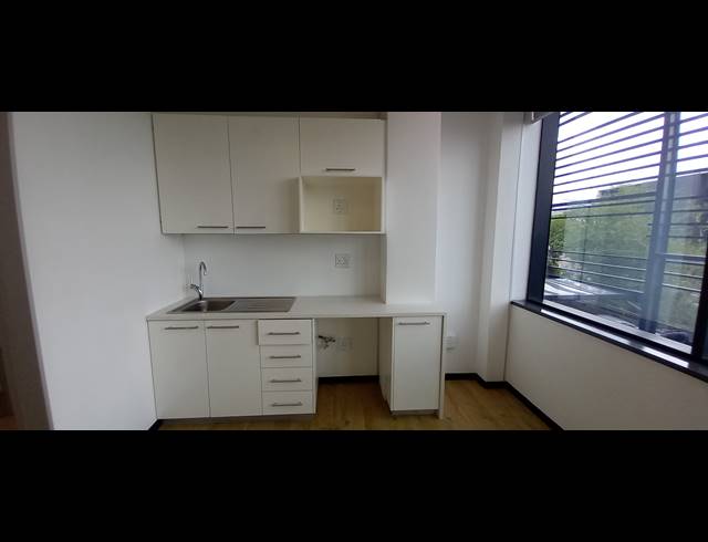 350M² OFFICE TO LET IN BRYANSTON